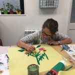 stage enfant coussin peinture sur tissu et couture encadré par Coraline Van Butsele et Emilie Bechepois aux ateliers créatifs de villers-cotterets