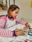 cours de dessin enfant encadré par coraline Van Butsele aux ateliers créatifs de Villers-Cotterêts