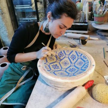 stage poterie et faïence adulte encadré par Isabelle Blutel dans le cadre des ateliers créatifs de Villers-Cotterêts